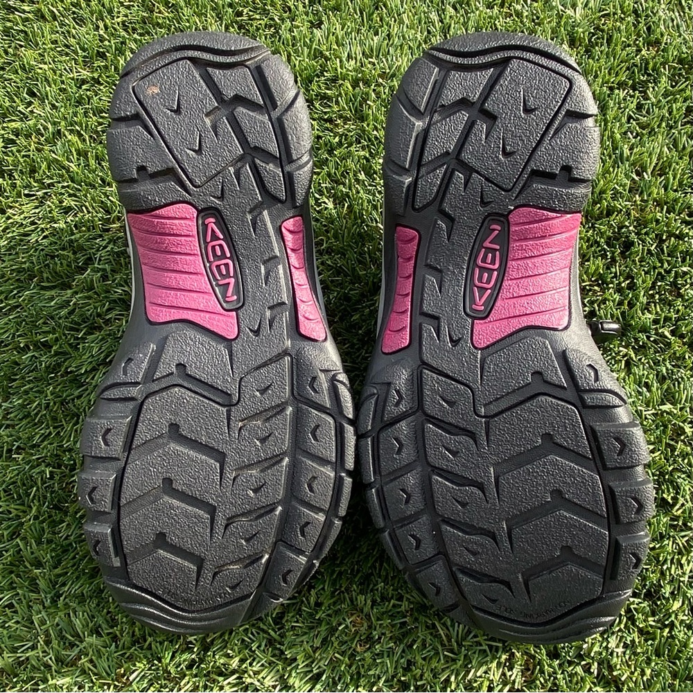 KEEN Newport H2 Women's 7.5 Walking, Hiking & Water Sandals Black/Raspberry Wine - Picture 8 of 10